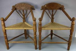PAAR WORPSWEDER STÜHLE / TRIPOD STÜHLE / JUGENDSTIL - STÜHLE, um 1900. Pair of art nouveau chairs.