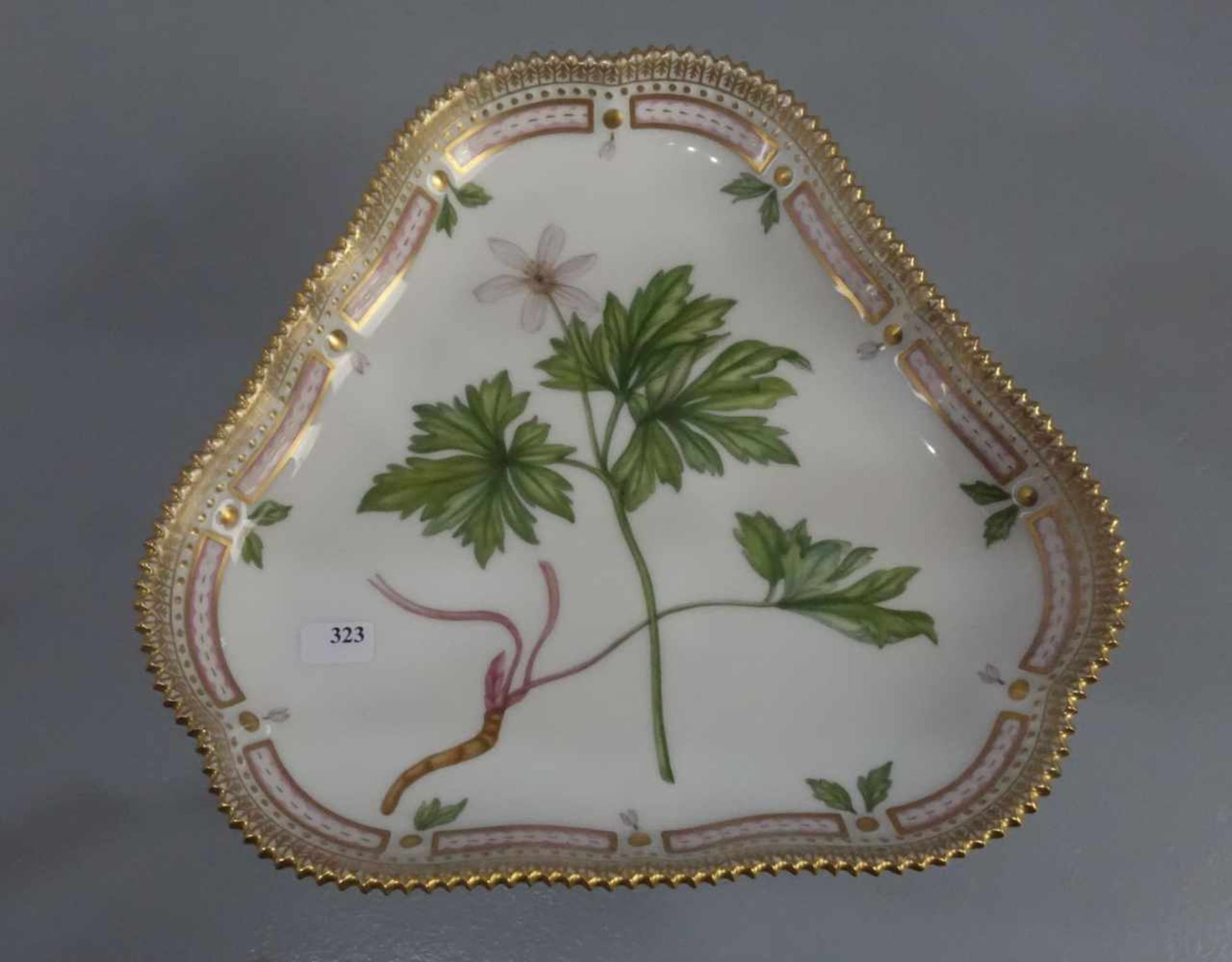 SCHALE / FUSSSCHALE AUS DEM SERVICE "FLORA DANICA" / bowl on a stand, Porzellan, Manufaktur Royal - Bild 6 aus 7