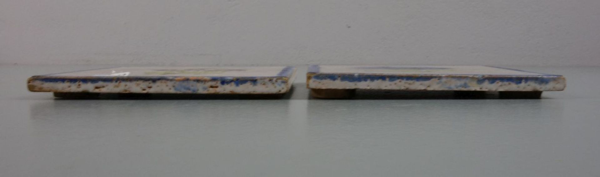 PAAR FLIESEN / FAYENCE - FLIESEN / WANDFLIESEN / two tiles / tegel, beigefarbener und rötlicher - Bild 2 aus 3