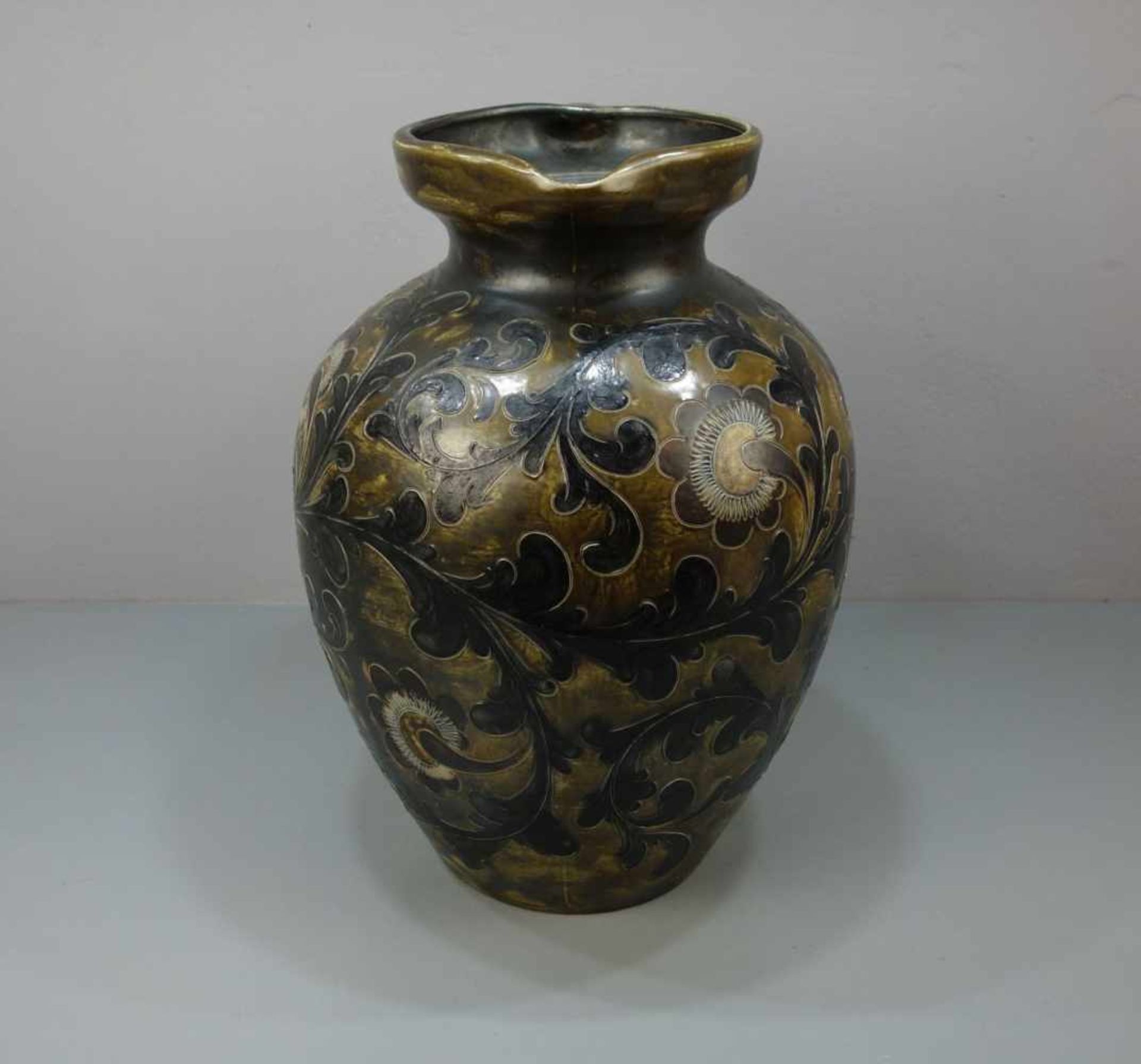 GROSSER KRUG / BODENVASE, Keramik, heller Scherben, unter dem Stand bezeichnet "Handarbeit". - Image 2 of 6