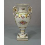 VASE in antikisierender Formensprache / porcelain vase, Porzellan, Sächsische Porzellanfabrik von