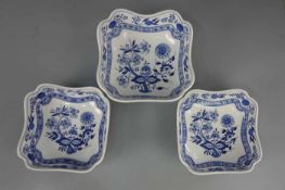 3 SCHALEN / KARREESCHALEN / porcelain bowls, Porzellan, Manufaktur Hutschenreuther, 20. Jh.;