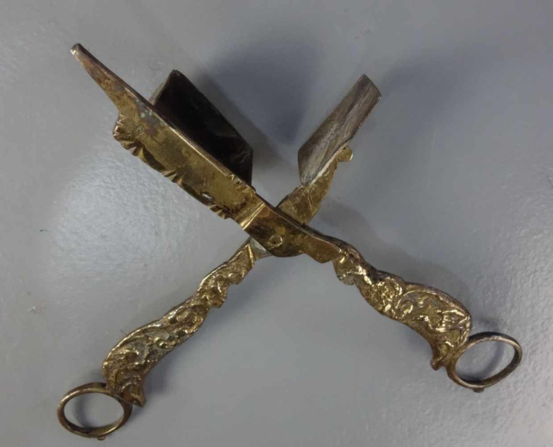 ZWEI DOCHTSCHEREN / LICHTPUTZSCHEREN / two wick scissors. 1) Dochtschere, 18. Jh. / Rokoko, - Bild 4 aus 4