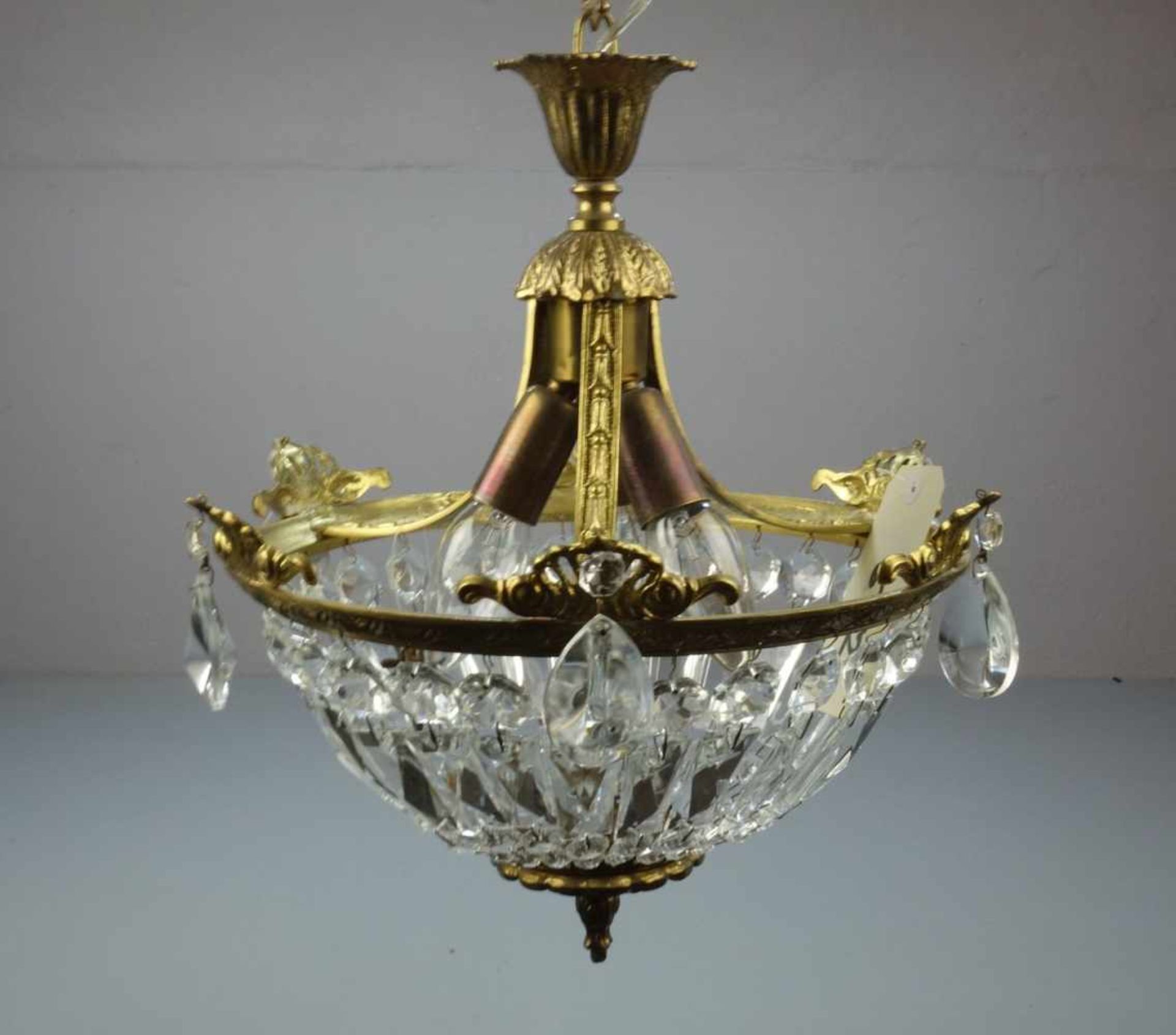 KORBLÜSTER / DECKENKRONE / DECKENLÜSTER / chandelier, um 1930 / 1940, drei Brennstellen.