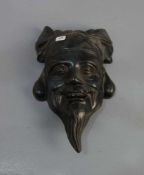 BILDHAUER DES 19./20. JH., Skulptur / sculpture: "Kopf eines Asiaten", Bronze, grün patiniert,