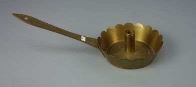 LEUCHTER / TISCHLEUCHTER / NACHTLEUCHTER / candle stand, Messing und Kupfernieten, um 1900.