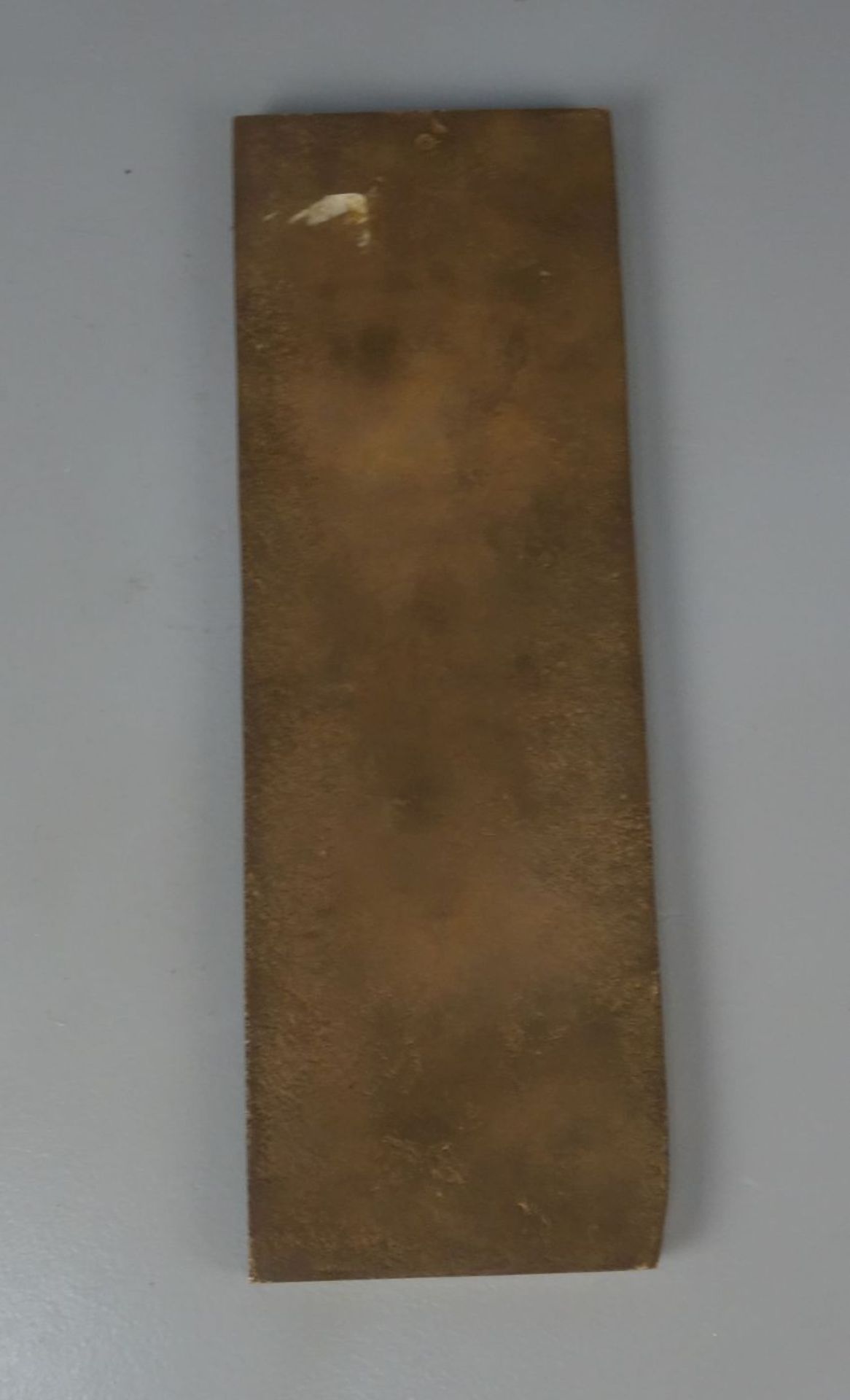 RELIEF: "Erzengel Michael", Bronze, hellbraun bis goldfarben patiniert und als Hochrelief - Bild 3 aus 3