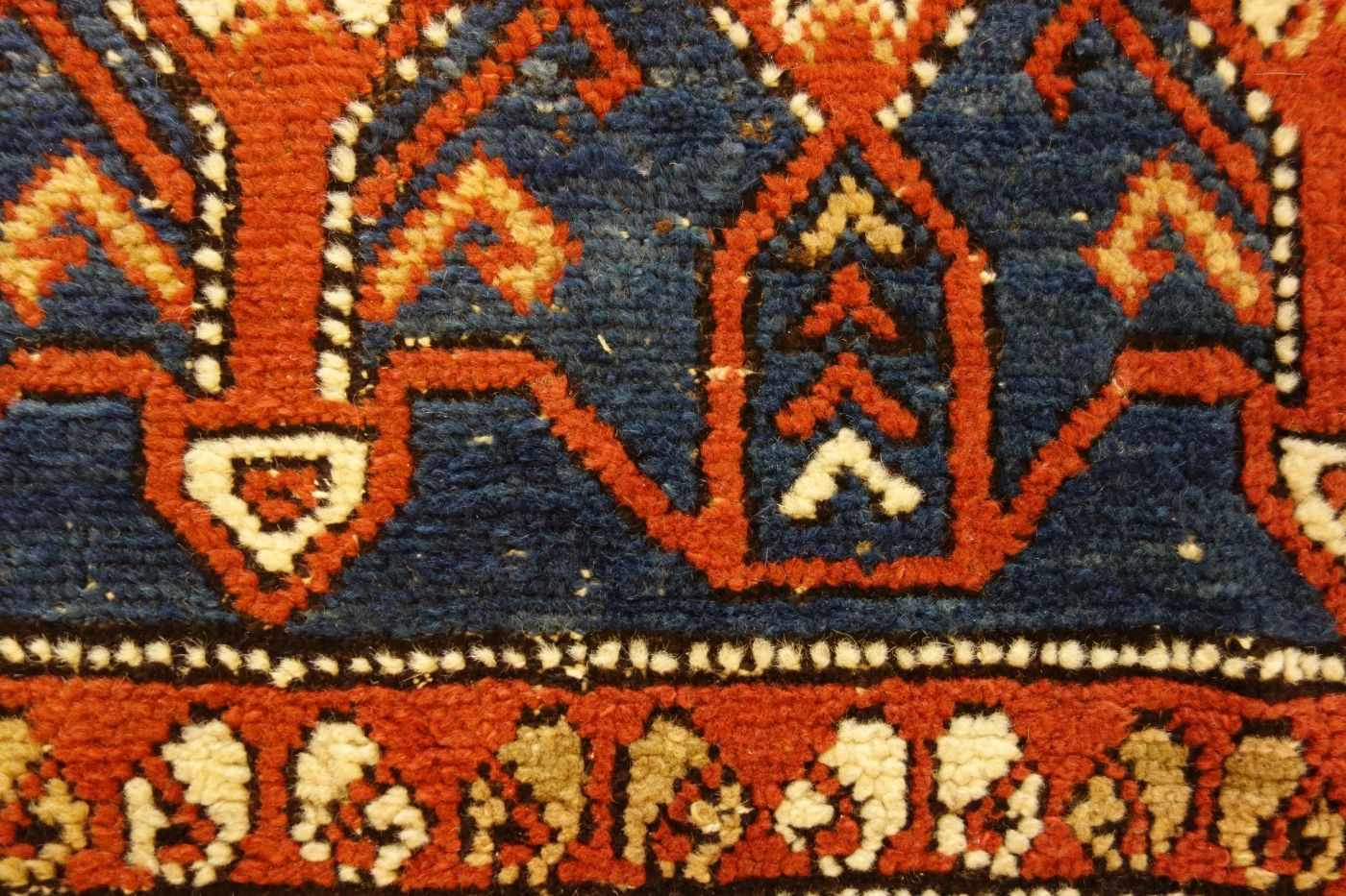 SCHIRWAN SAF / SCHIRWAN-TAKHTE / TACHTE-SCHIRWAN / FAMILIENGEBETSTEPPICH / praying rug, wohl 2. H. - Image 17 of 21