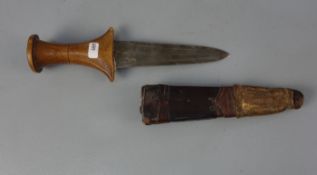 DOLCH / dagger, wohl Nordafrika, 20. Jh.; zweischneidige, sich vom Heft zum Ort verjüngende