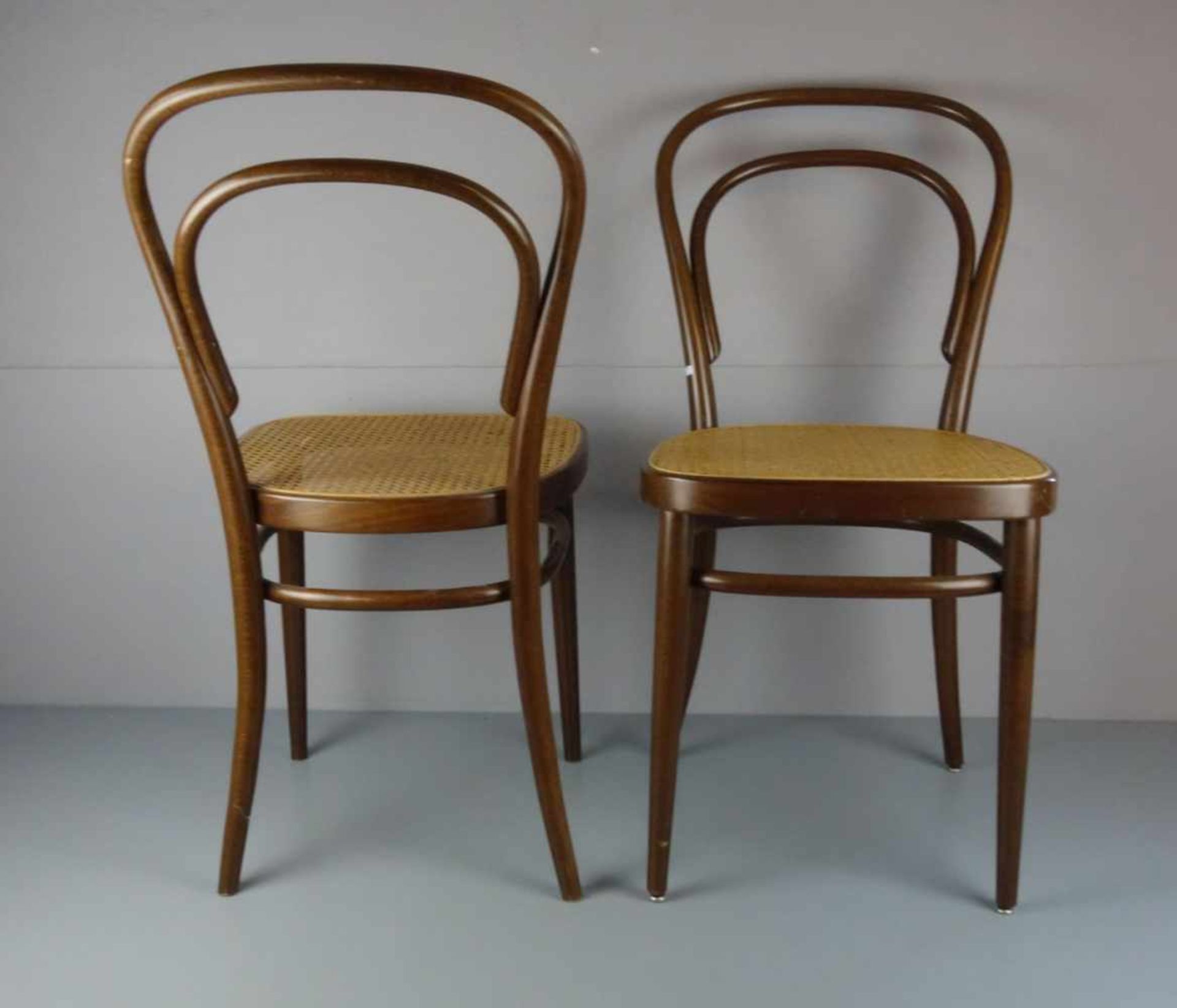 PAAR THONET BUGHOLZSTÜHLE MIT GEFLECHT / BISTROSTÜHLE / KAFFEEHAUSSTÜHLE / pair of chairs, Entwurf