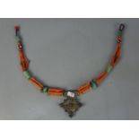 BERBER-SCHMUCK: HALSKETTE / oriental necklace, Taliouline / Marokko. Bernstein, Muscheln, Koralle