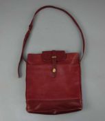 TASCHE / UMHÄNGETASCHE / leather bag, Must de Cartier / Paris. Rechteckige Form mit schmalem Träger.