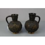 PAAR KANNEN mit stilisiertem Seetang - Relief / pair of jugs with seaweed motive, Keramik, heller