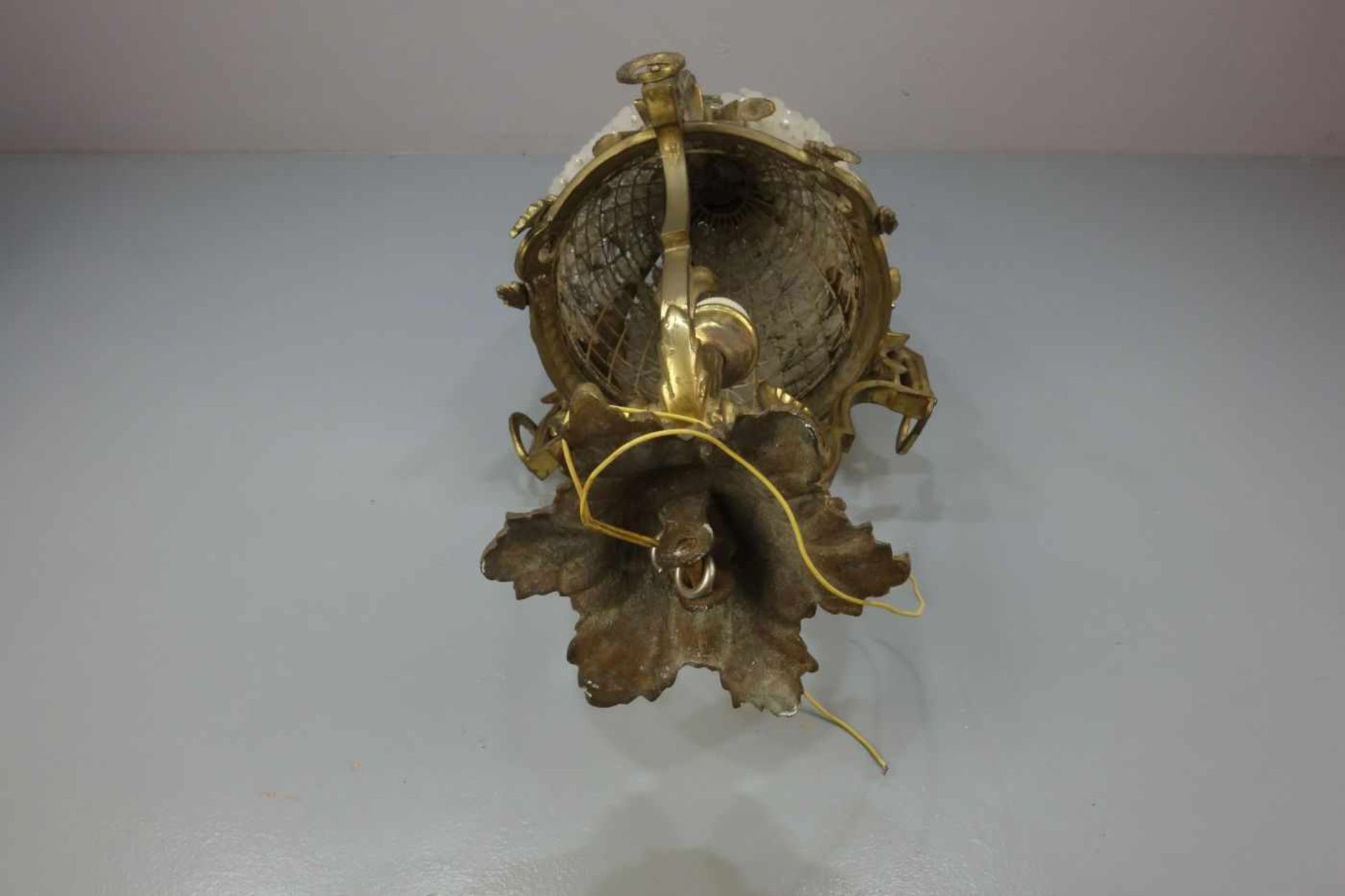 PAAR DECKENLAMPEN / DECKENLEUCHTER UM 1900 / pair of lamps, Bronze - Gelbguss und Murano - - Bild 5 aus 6