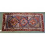 KAUKASISCHER MEDAILLONTEPPICH / carpet, wohl 19. Jh., Kaukasus / Schulaver-Kasak (Schulaver-