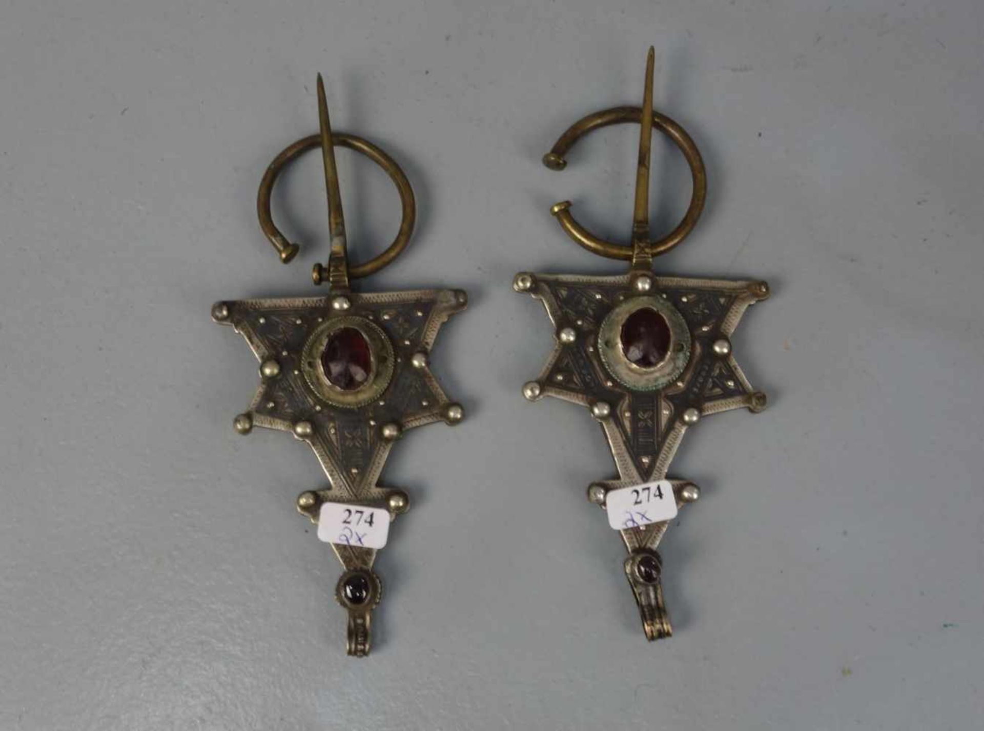 BERBER-SCHMUCK: FIBELPAAR / oriental accessoires, Taroudannt / Marokko, Leder, Silber und