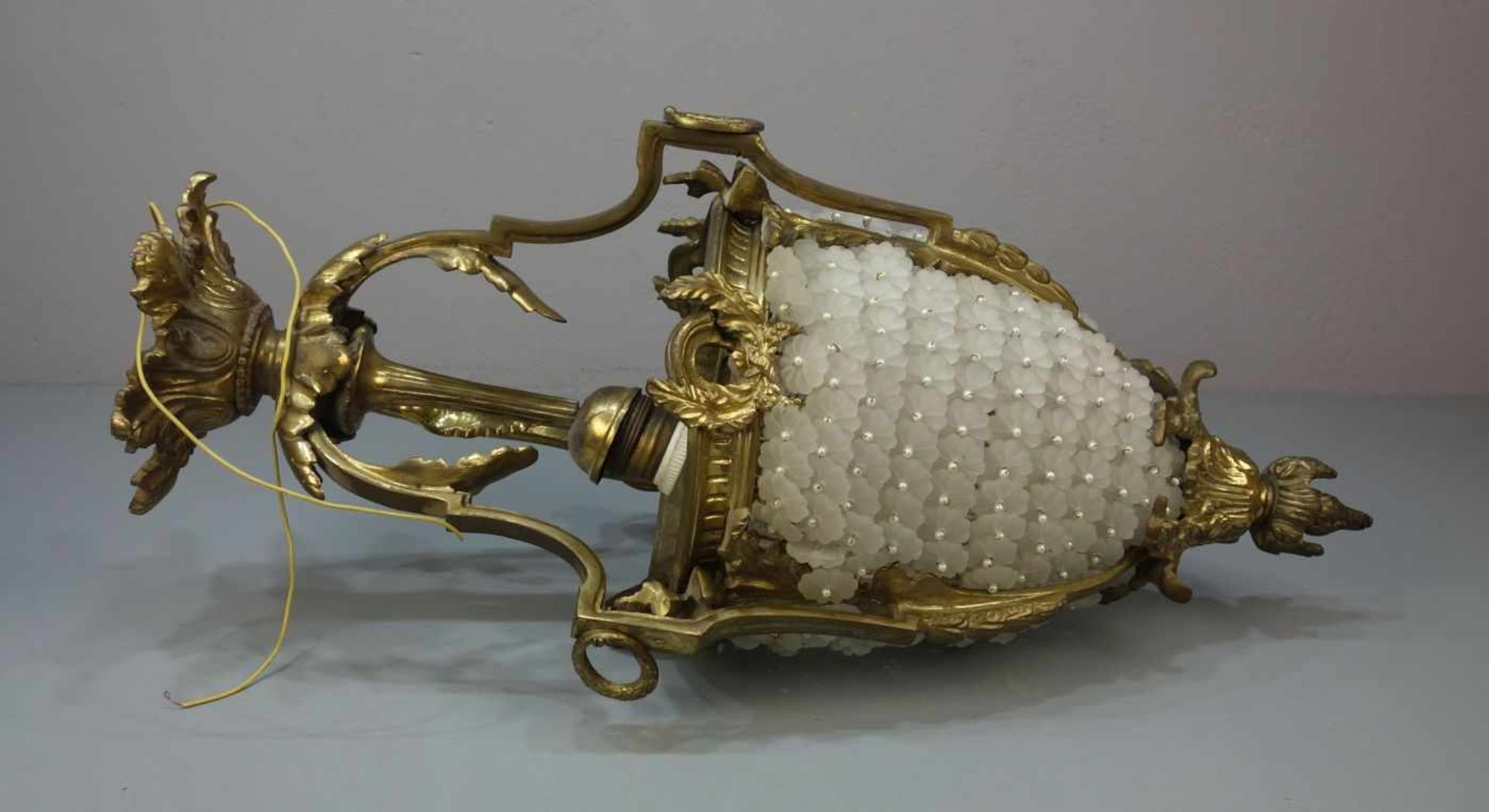 PAAR DECKENLAMPEN / DECKENLEUCHTER UM 1900 / pair of lamps, Bronze - Gelbguss und Murano - - Bild 3 aus 6