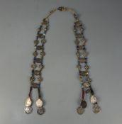BERBER-SCHMUCK: MÜNZKETTE / oriental necklace, Midelt / Marokko, Glas, Wolle, Silber und
