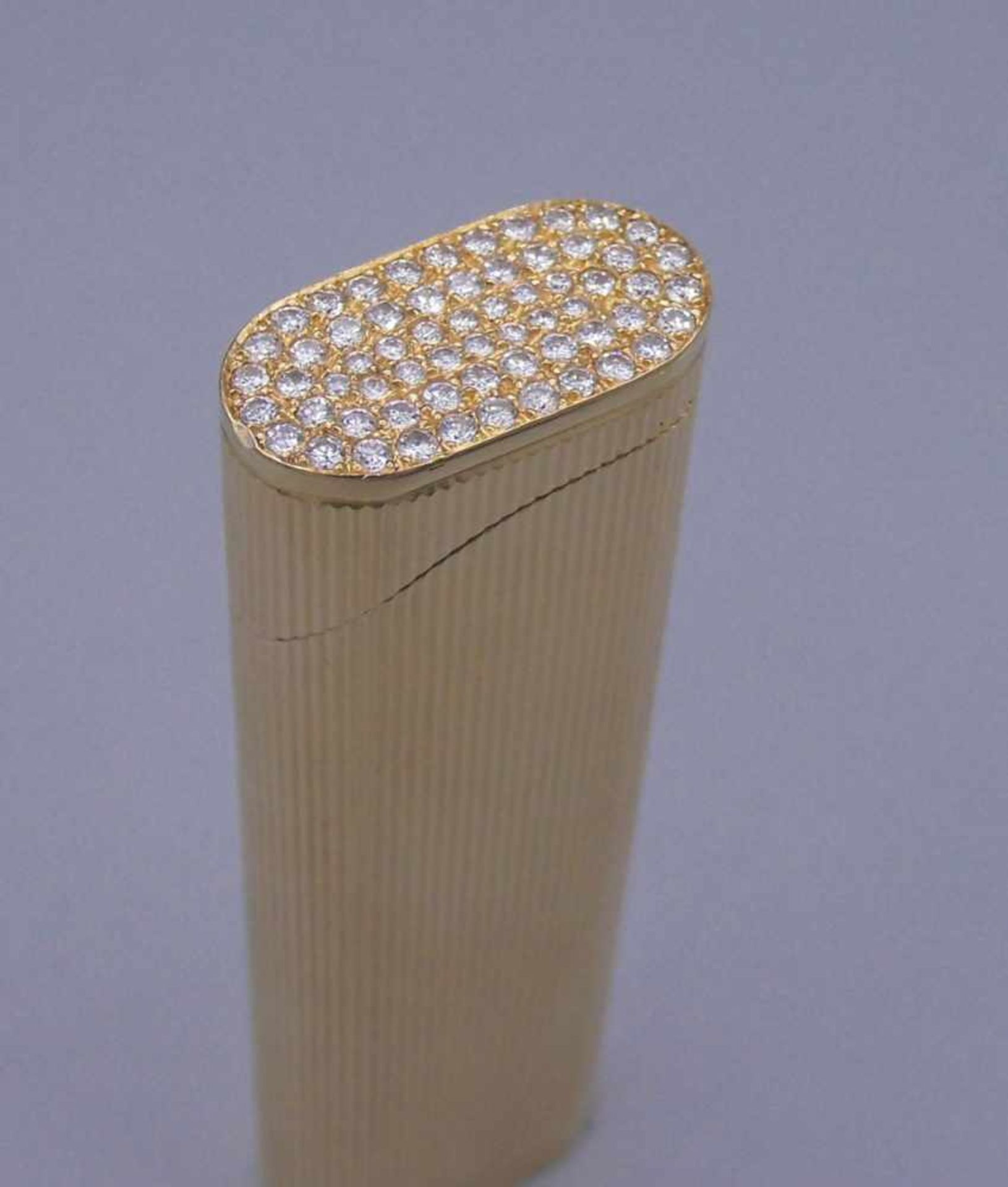 LUXURIÖSES GOLDENES FEUERZEUG MIT BRILLANTBESATZ / golden lighter with diamonds, bestehend 750er - Image 2 of 5
