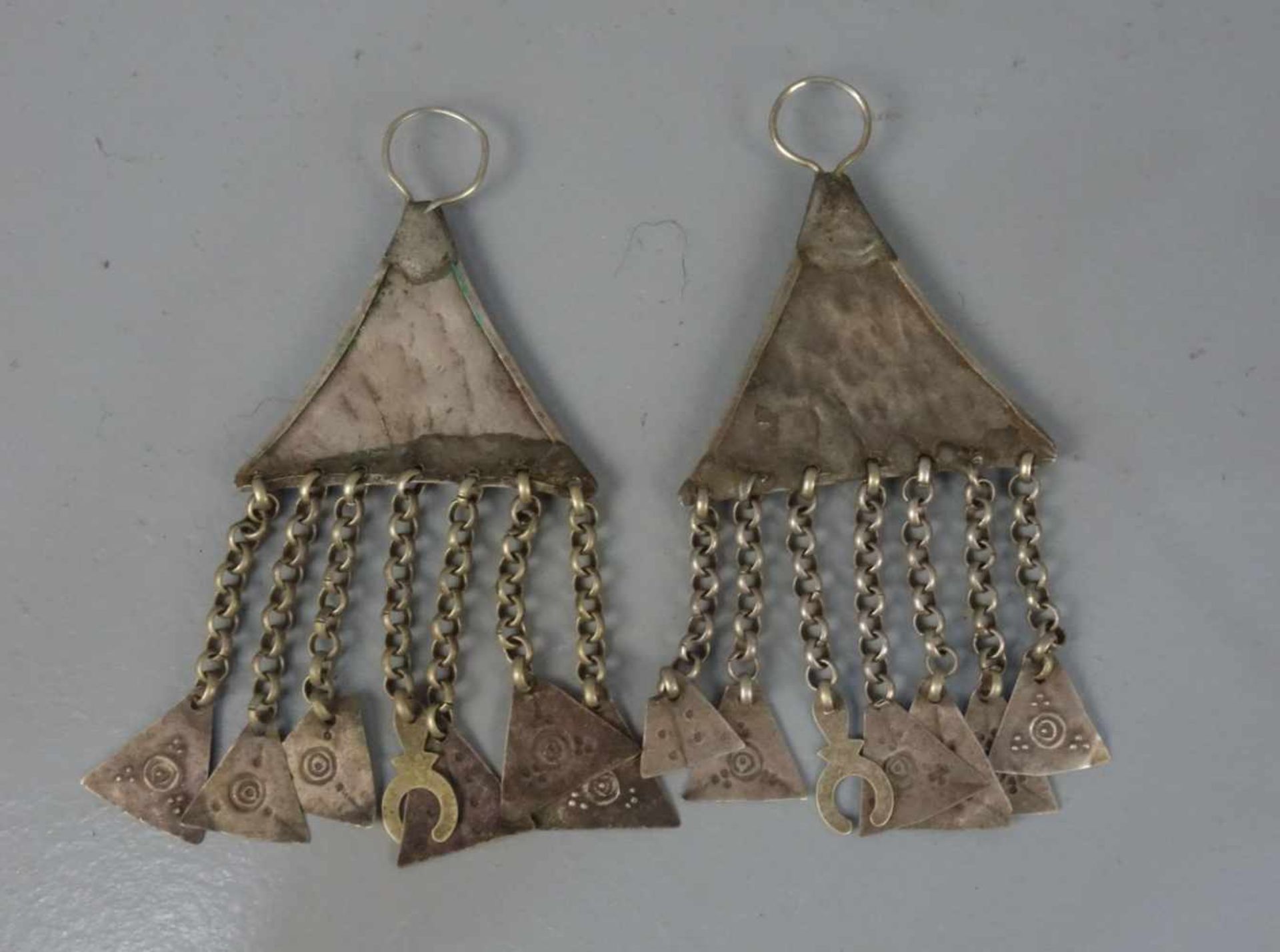 BERBER-SCHMUCK: OHRBEHANG / oriental jewellery, West-Sahara, Mauretanien, wohl versilbertes - Image 2 of 2