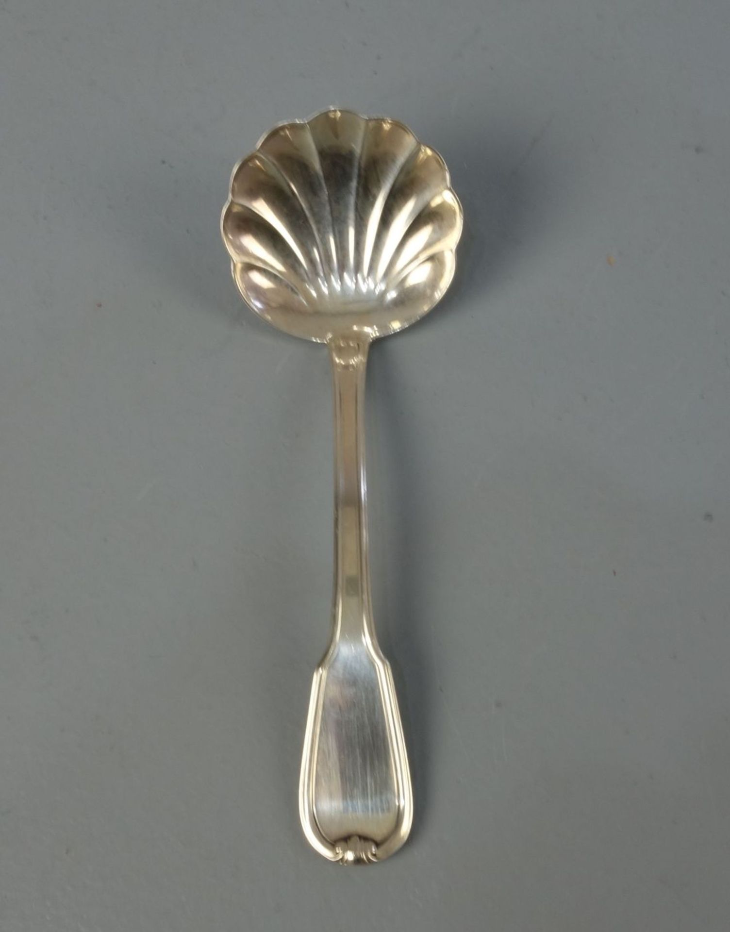 VORLEGEBESTECK: SAHNELÖFFEL / silver cream spoon, Italien, 2. H. 20. Jh., 800er Silber, 31 Gramm.