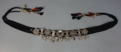 BERBER-SCHMUCK: GÜRTEL / oriental belt, El' Dounetif, Silber und Wolle. Schwarzer Gürtel mit neun