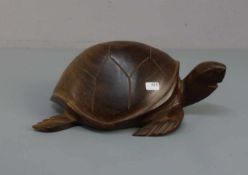 SKULPTUR / sculpture: "Schildkröte / Wasserschildkröte", Tropenholz, geschnitzt, 2. Hälfte 20.