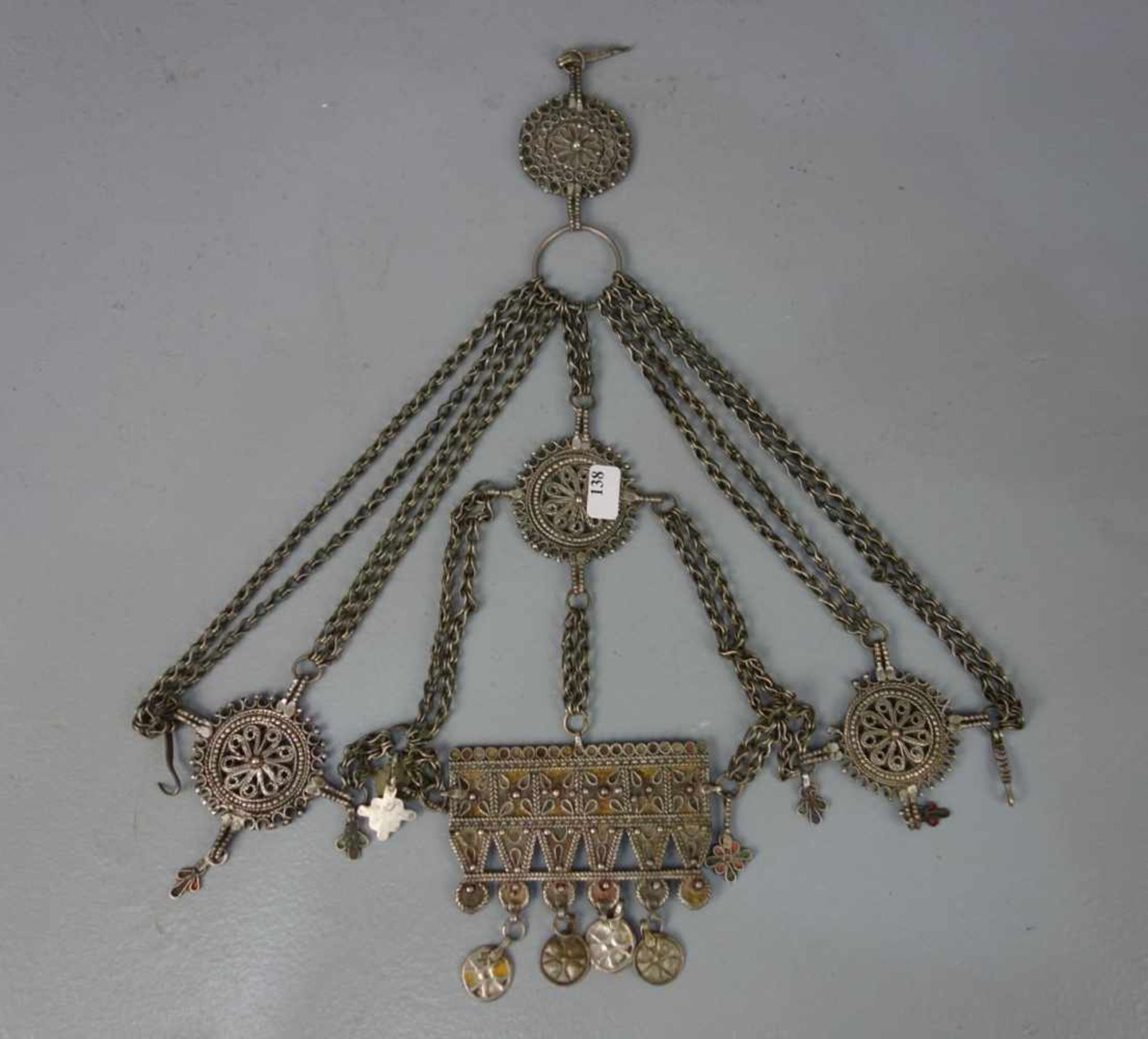 BERBER-SCHMUCK: GEWANDSCHMUCK / oriental jewellery, Formesgite / Marokko. Silber und versilbertes