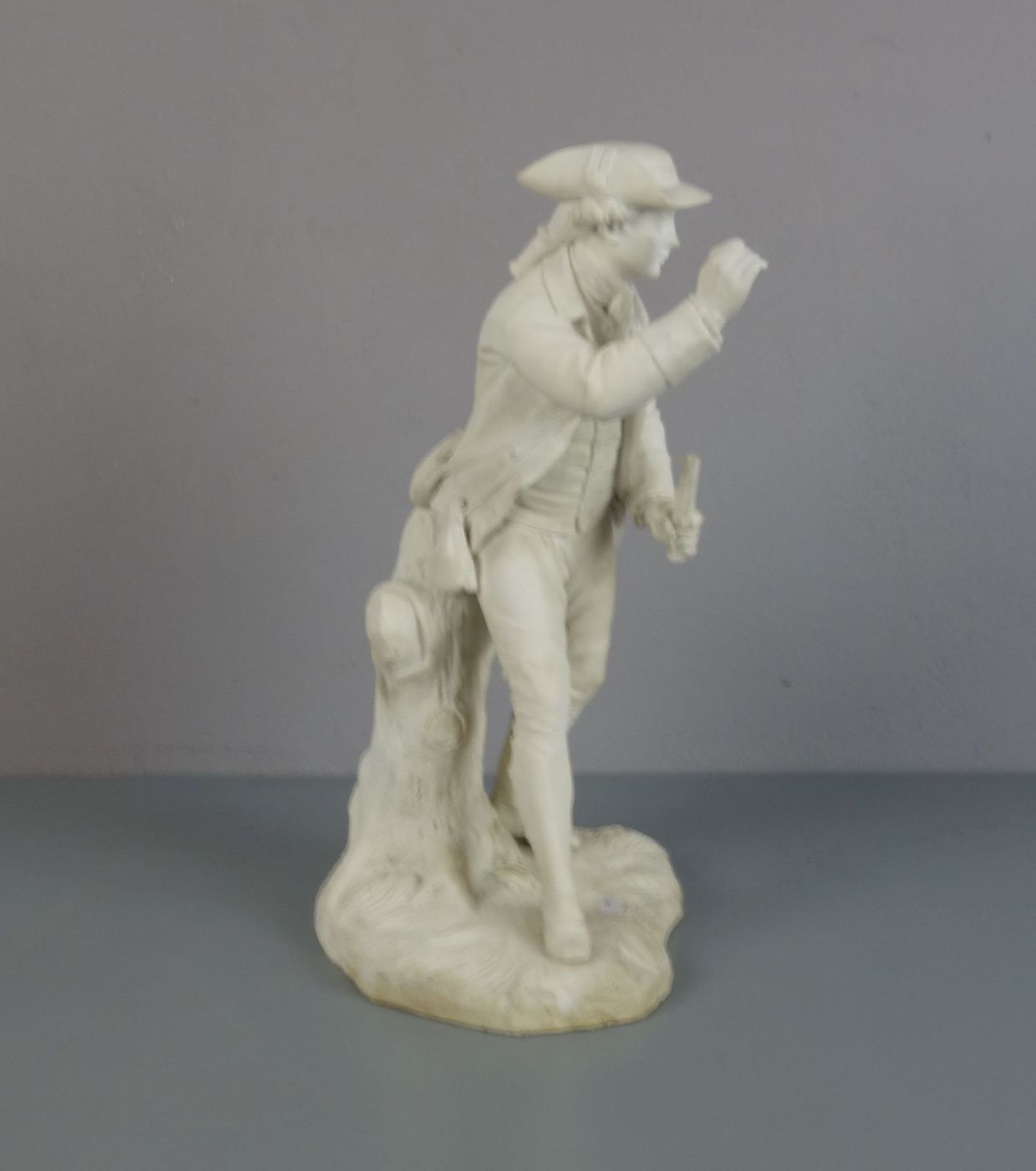 SEVRES TAFELAUFSATZ / JAGDLICHE FIGUR: "HUNDEFÜHRER" / "JÄGER" / porcelain figure "hunter", - Image 4 of 6