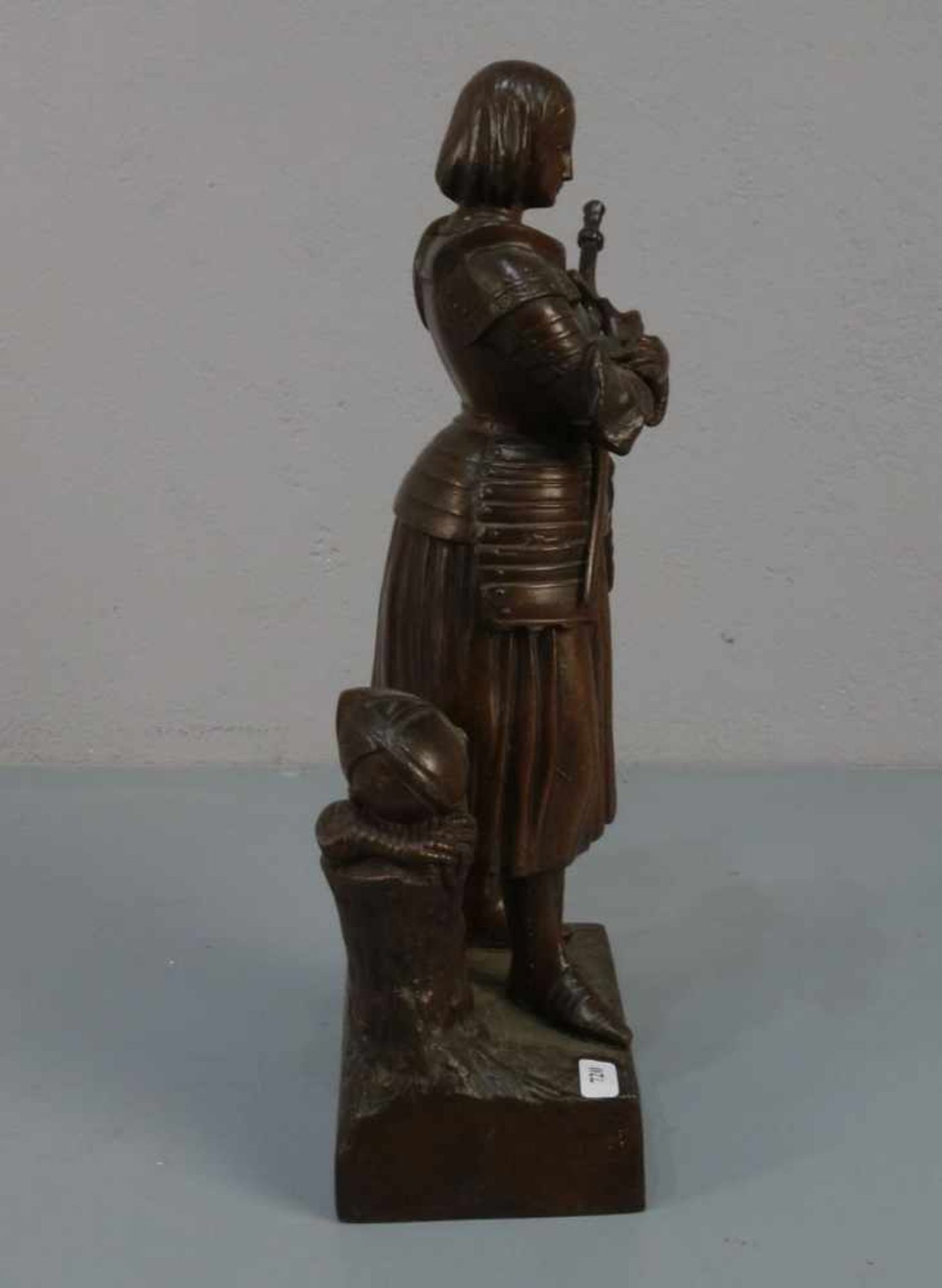 BILDHAUER DES 19./20. JH., Skulptur / sculpture: "Jeanne d'Arc avant le Combat (Jeanne d'Arc vor dem - Bild 4 aus 4