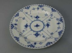GROSSE SCHALE / PLATTE / bowl "MUSSELMALET VOLLSPITZE", Porzellan, Manufaktur Royal Copenhagen,