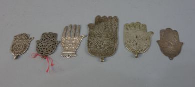 BERBER-SCHMUCK: SCHUTZ- UND GLÜCKSSYMBOLE - DIE HAND DER FATIMA, 6 Stück, Marrakesch, Marokko,