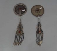 BERBER-SCHMUCK: ZWEI ANHÄNGESCHEIBEN / oriental jewellery, Südmarokko / Westsahara, Glas in Anmutung