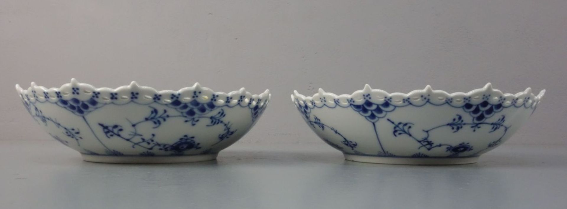 PAAR SCHALEN / two bowls, "MUSSELMALET VOLLSPITZE", Porzellan, Manufaktur Royal Copenhagen, - Bild 2 aus 3