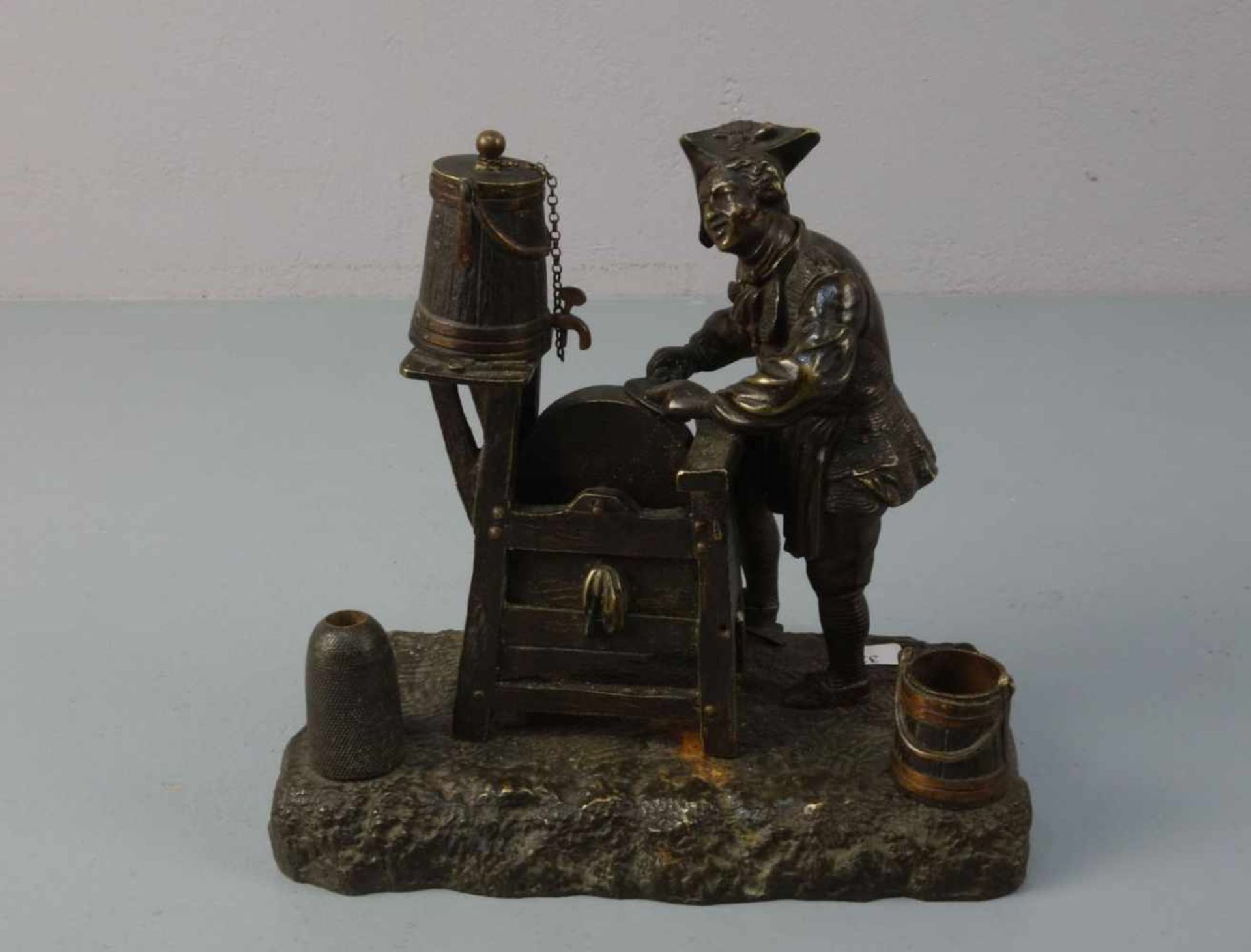 FIGÜRLICHES TINTENFASS "Schmied am Schleifstein" / figural inkpot 'blacksmith at the grindstone',