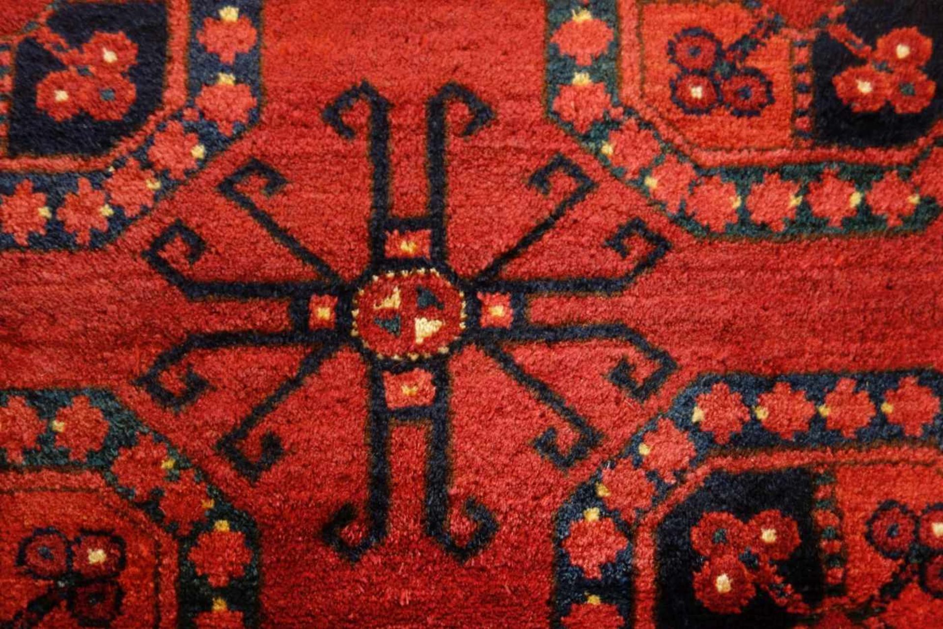 KLEINER TEPPICH / ERSARI / carpet, wohl Turkmenien / Turkestan, wohl Ende 19. Jh. / Anfang 20. - Bild 12 aus 14