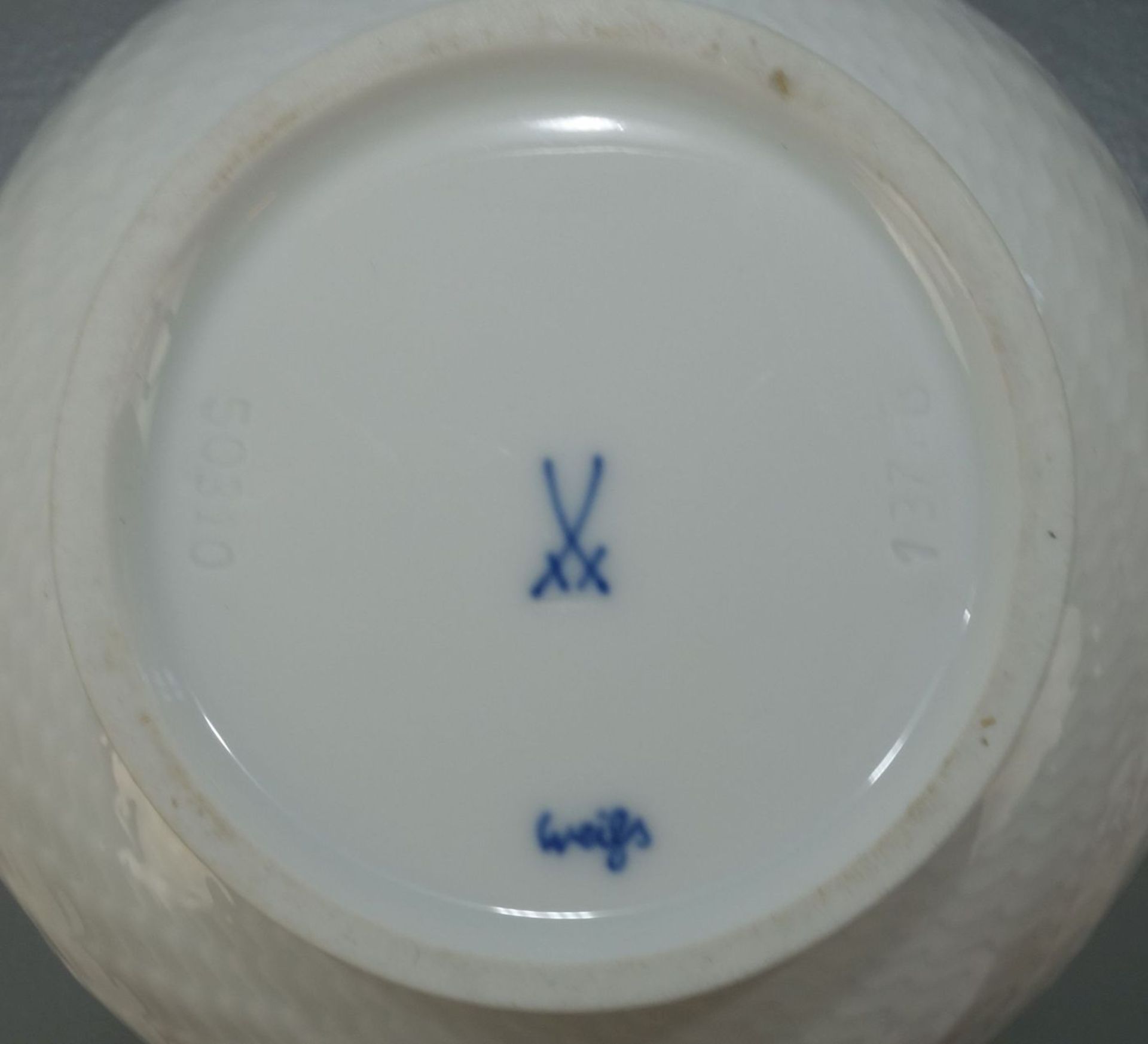 VASE "WELLENSPIEL RELIEF" / porcelain vase, Weissporzellan, Manufaktur Meissen, unterglasurblaue - Bild 5 aus 7