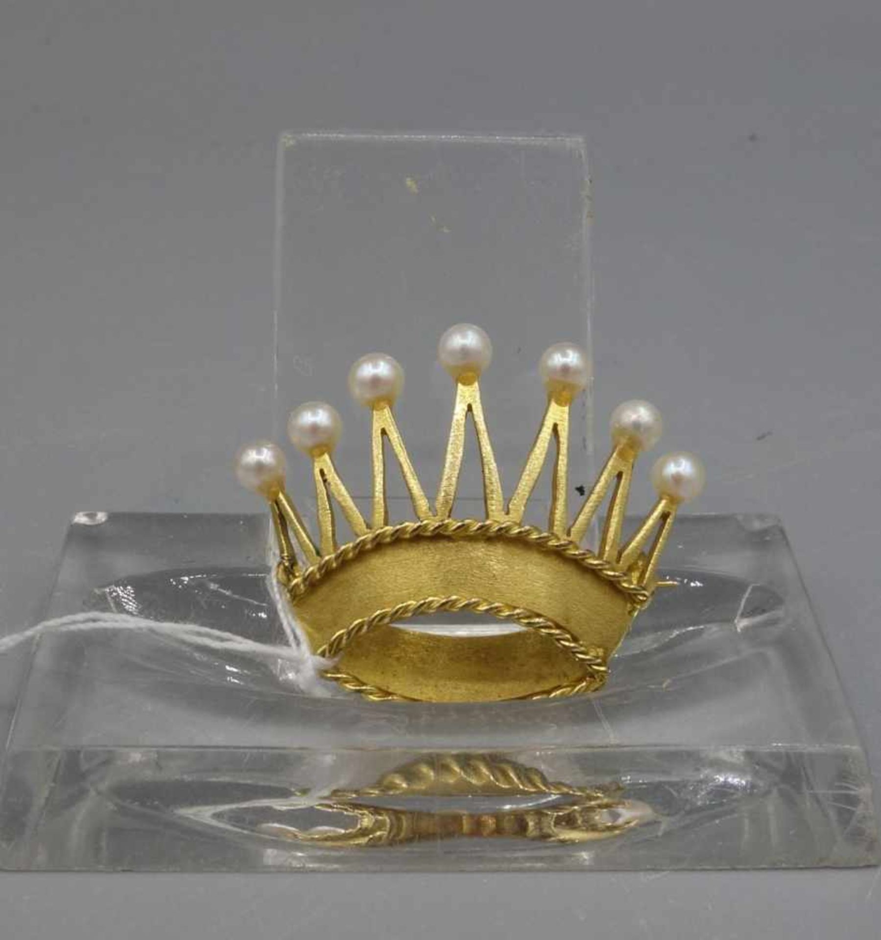 BROSCHE in Kronenform mit Perlenbesatz / brooch, 585er Gelbgold (4,2 g). Unikat - gefertigt in