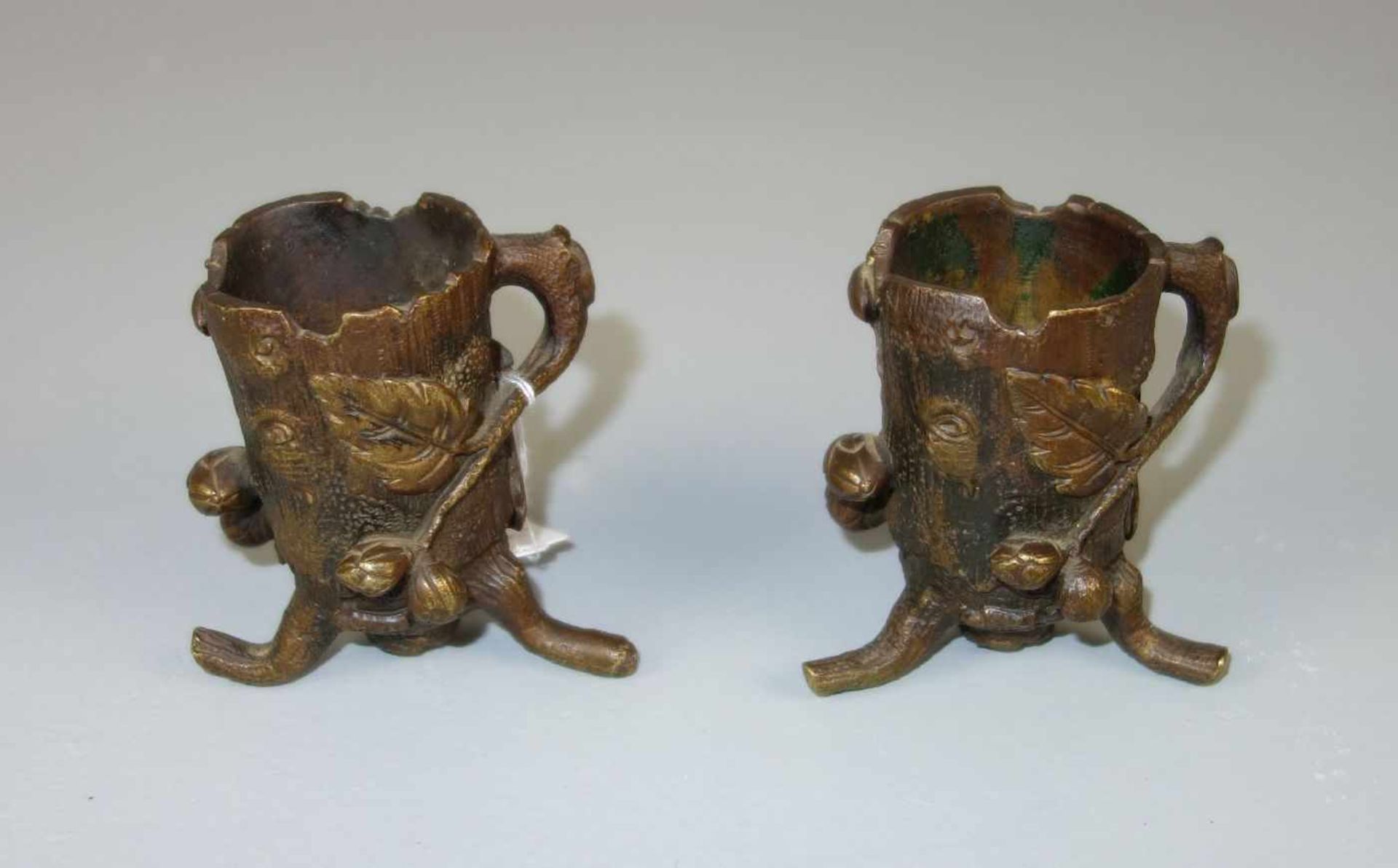 PAAR BRONZE - BECHER / KERZENHALTER in floralen Formen / pair of candlesticks, Bronze, dunkelbraun