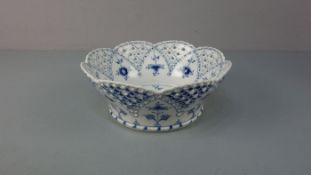 SCHALE / bowl, "MUSSELMALET VOLLSPITZE", Porzellan, Manufaktur Royal Copenhagen, Dänemark, Marke