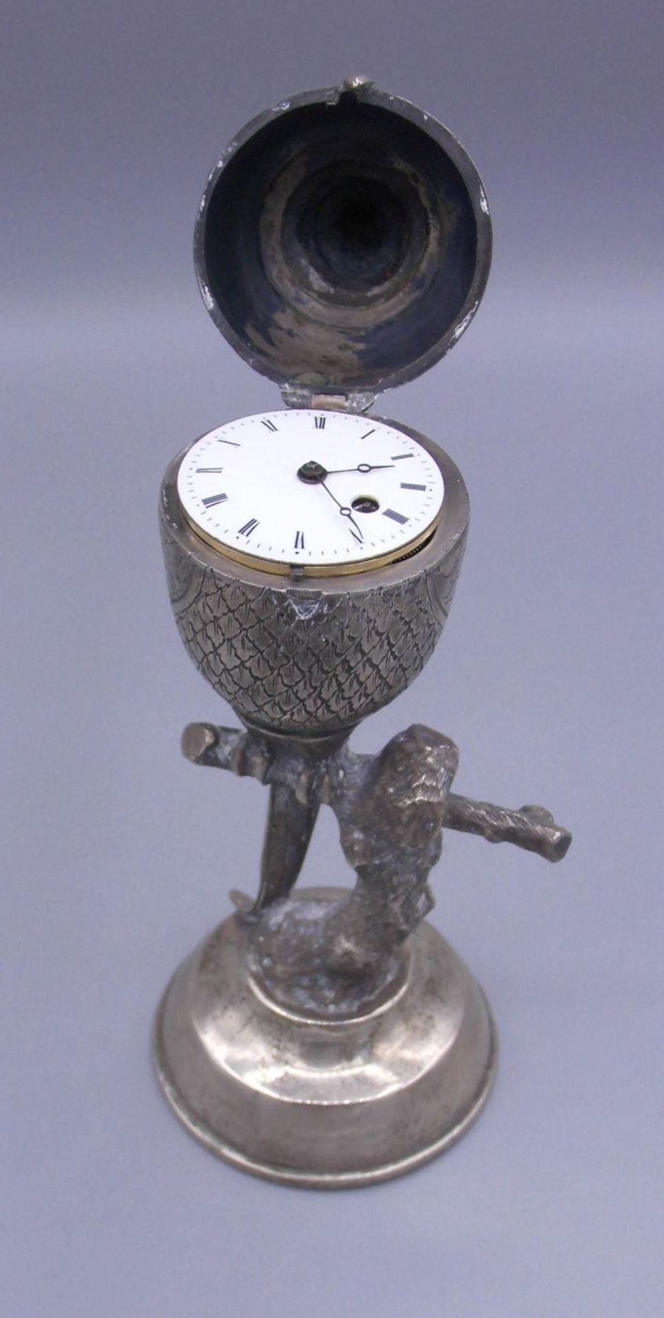 FIGÜRLICHE / JAGDLICHE UHR / TISCHUHR "FASAN" IM SILBERGEHÄUSE / silver table clock 'pheasant'. - Bild 6 aus 9