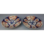 PAAR CHINESISCHE SCHALEN / pair of chinese bowls, Porzellan (ungemarkt). Flach gemuldete Schale