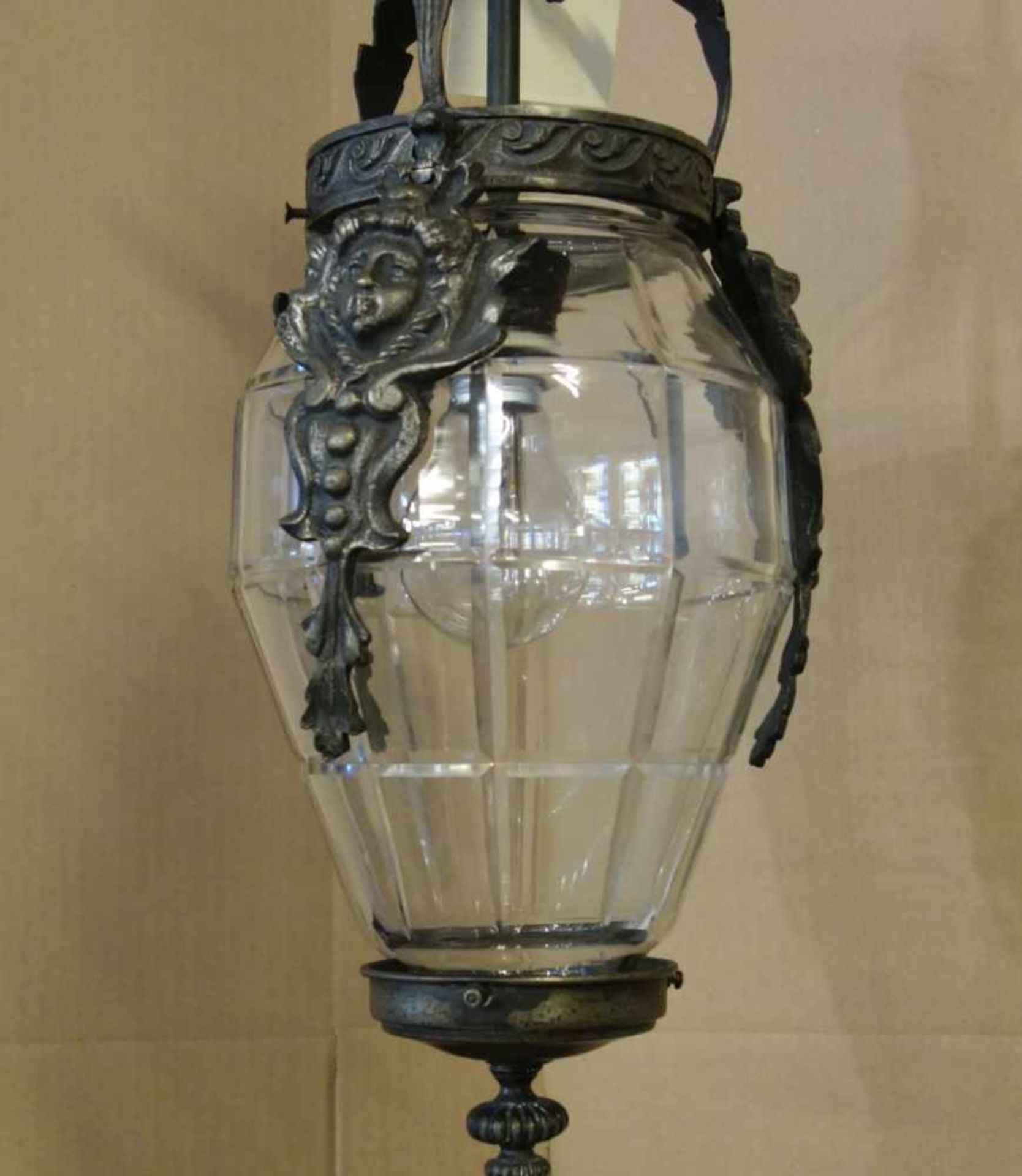 DECKENLAMPE / LATERNE, Bronze und "Waffelkristall", um 1900, einflammig elektrifiziert; - Bild 2 aus 3