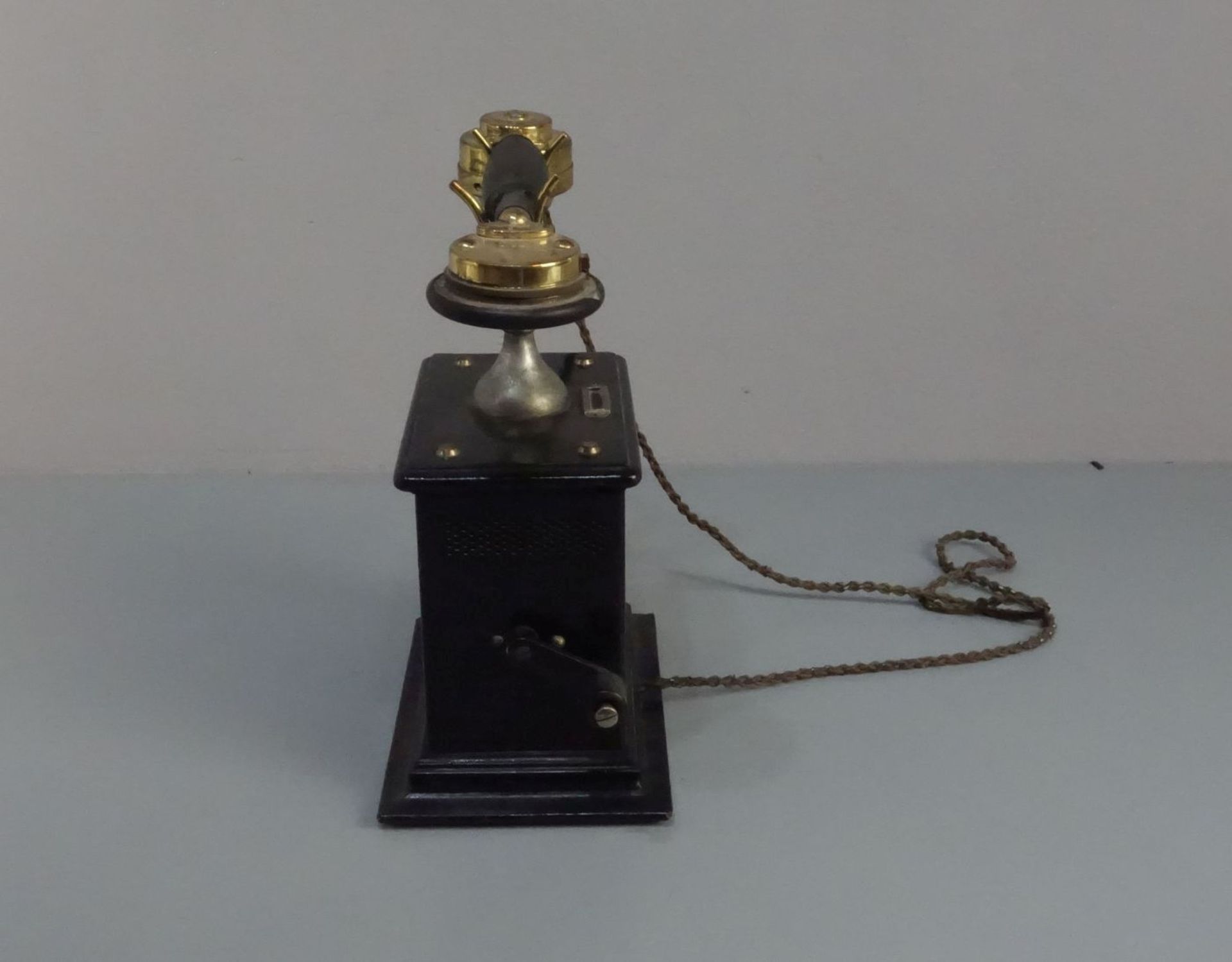 TELEFON / KURBEL-FERNSPRECHAPPARAT DER DEUTSCHEN KAISERZEIT / telephone; schwarz lackierter - Image 2 of 5