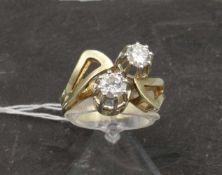 RING aus 585er Gelbgold (5,3 g), besetzt mit Brillanten von je 0,25 ct. (WESS, VSI). Ring-Gr. 50/51.