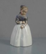 PORZELLANFIGUR / porcelain figure: "Stehendes Mädchen in Amager Tracht", Manufaktur Royal