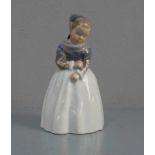 PORZELLANFIGUR / porcelain figure: "Stehendes Mädchen in Amager Tracht", Manufaktur Royal