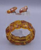 BERNSTEIN - SCHMUCKSET / ear clips and bracelet. Facettierte Ohrclips mit unedlen Monturen (L. 2,7