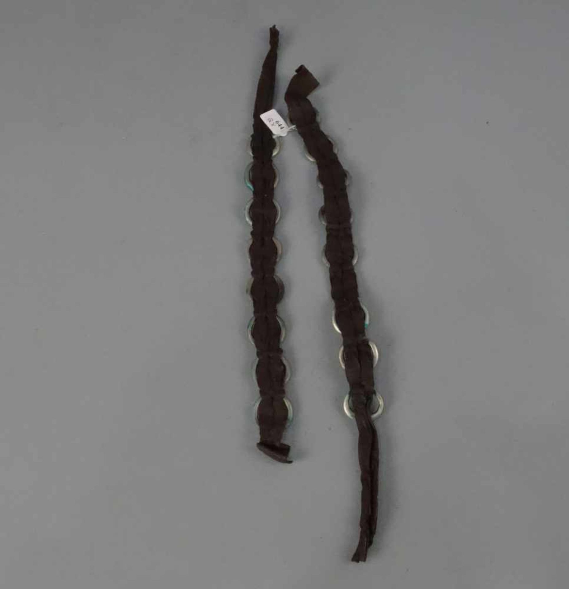 BERBER-SCHMUCK: ZOPFSCHMUCK / oriental hair accessories, Tata, Marokko, Leder und Silber (155 g). - Bild 2 aus 2