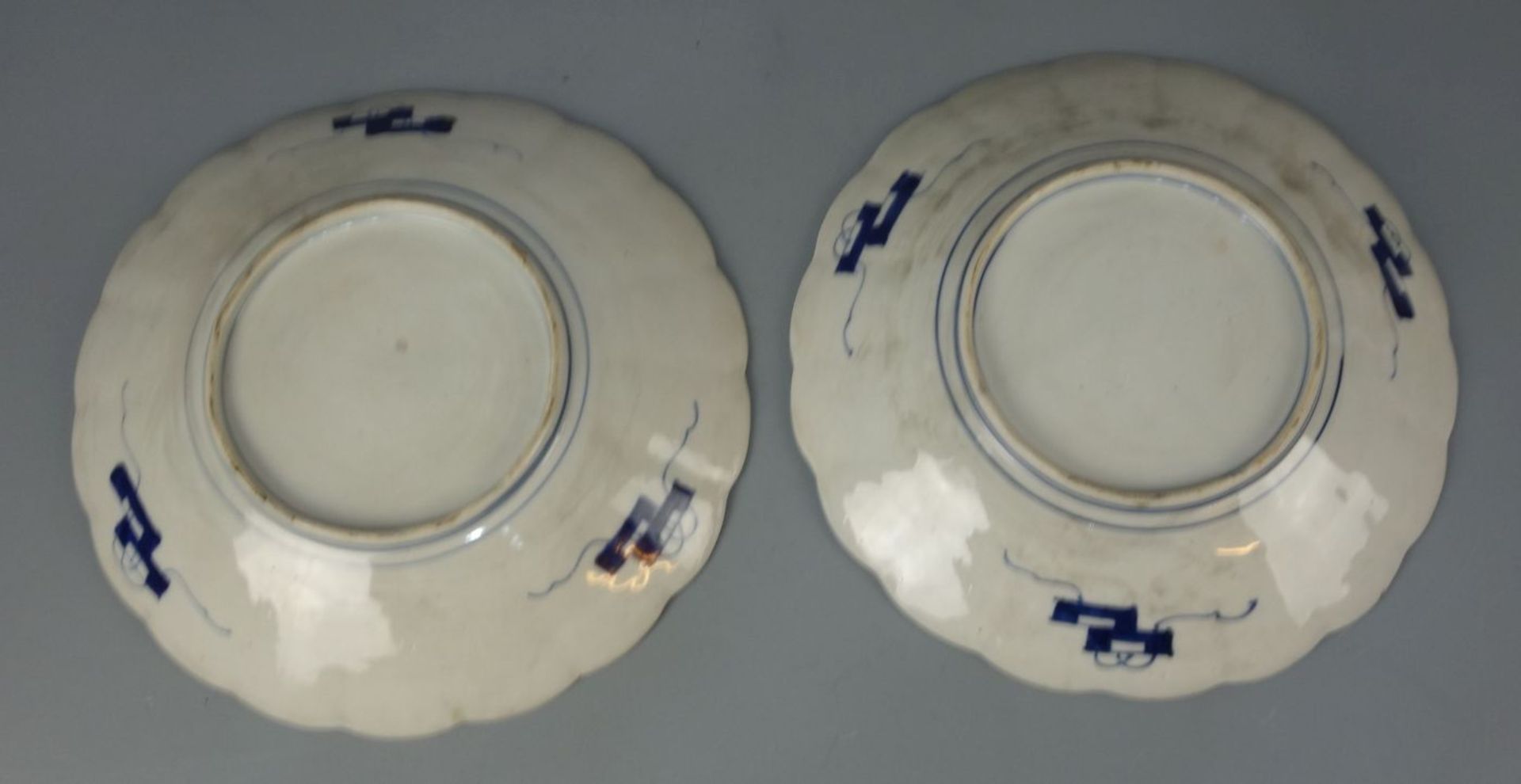 PAAR CHINESISCHE SCHALEN / pair of chinese bowls, Porzellan (ungemarkt). Flach gemuldete Schale - Bild 3 aus 3